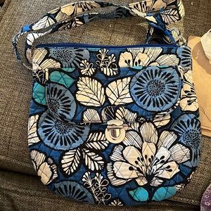 Cross body Vera Bradley purse